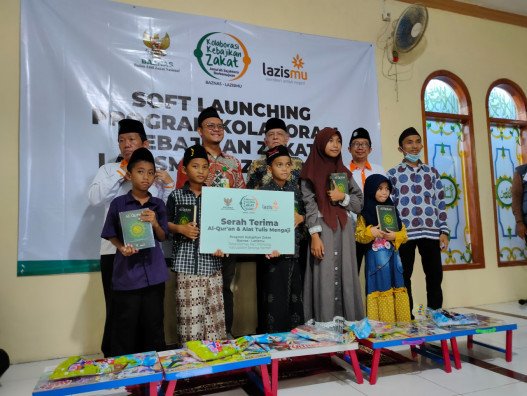 JAWAB PERMASALAHAN KEMISKINAN, BAZNAS DAN LAZISMU GELAR SOFT LAUNCHING PROGRAM KOLABORASI KEBAJIKAN ZAKAT
