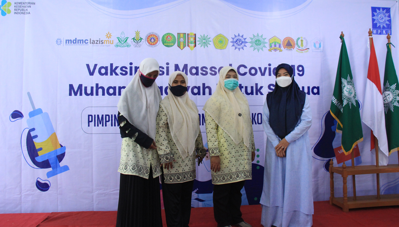 PERCEPAT HERD IMMUNITY, LAZISMU DAN PWNA BANTEN DUKUNG VAKSINASI BERSAMA KODIM 0602 SERANG